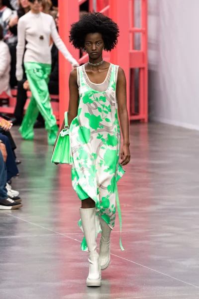 Look 28